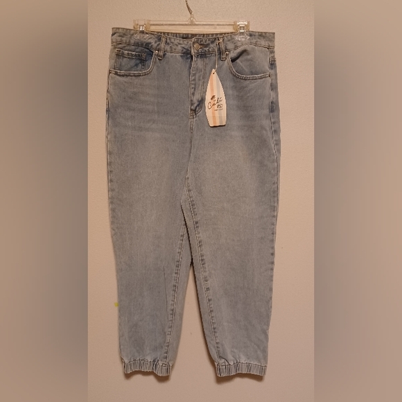 Cali 1850 Women's Denim Jeans Size 13/31 Cuffed NWT - Picture 1 of 13